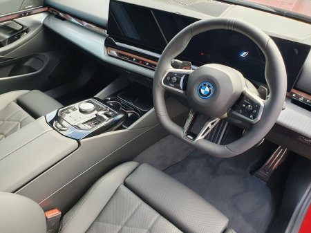 2026 BMW 5-Series - photo 6