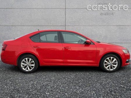 2021 Skoda Octavia - photo 2