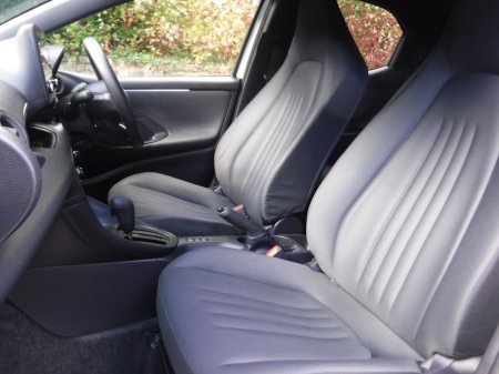 2021 Toyota Yaris - photo 9