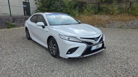 2019 Toyota Camry - photo 2