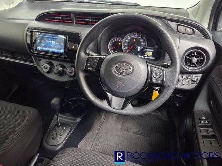 2018 Toyota Vitz - photo 10