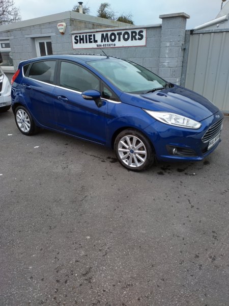 2016 Ford Fiesta - photo 2