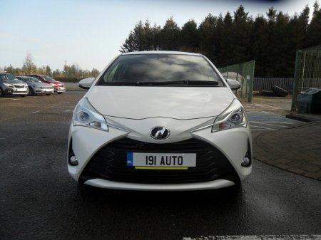 2019 Toyota Vitz - photo 4