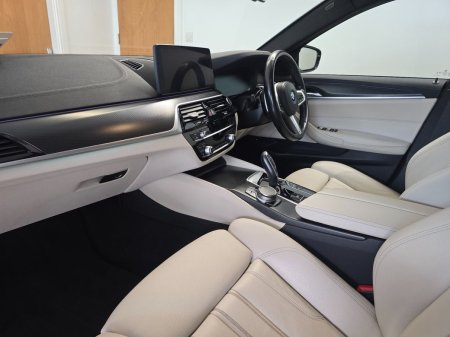 2023 BMW 5-Series - photo 8
