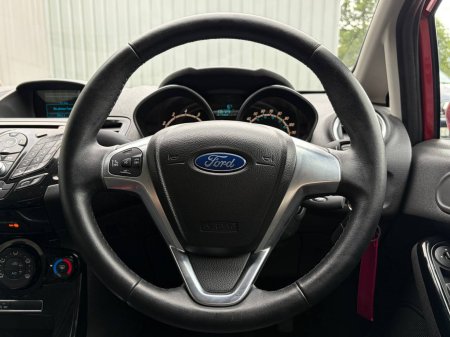 2015 Ford Fiesta - photo 17