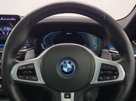 2022 BMW 5-Series - photo 9