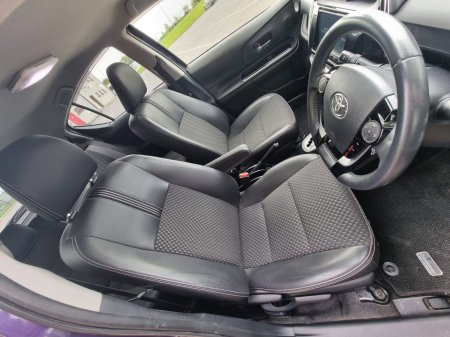 2019 Toyota Aqua - photo 24