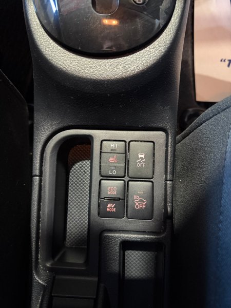 2018 Toyota Vitz - photo 24