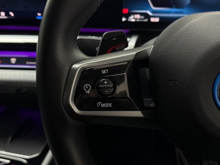 2025 BMW 5-Series - photo 23