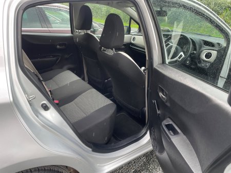 2014 Toyota Yaris - photo 6