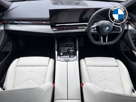 2026 BMW 5-Series - photo 4