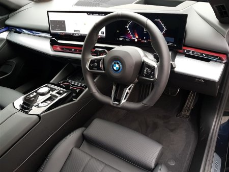2026 BMW 5-Series - photo 6