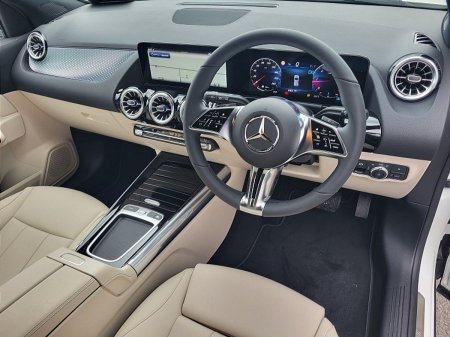 2027 Mercedes-Benz GLA - photo 2