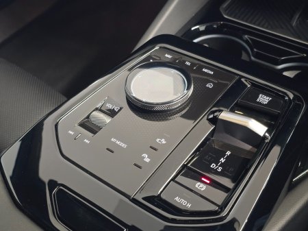 2025 BMW 5-Series - photo 16