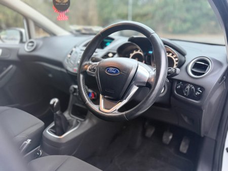 2015 Ford Fiesta - photo 12