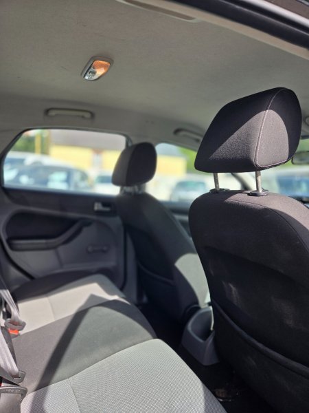 2010 Ford Focus - photo 17