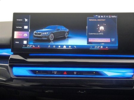 2024 BMW 5-Series - photo 8