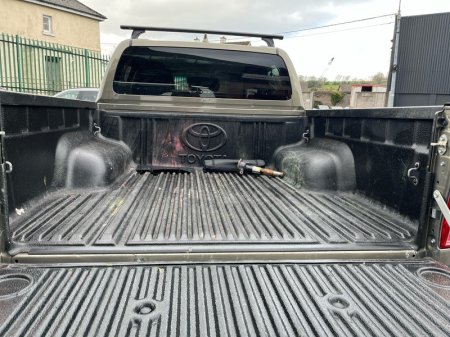 2025 Toyota Hilux - photo 10
