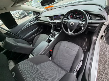 2022 Opel Insignia - photo 8