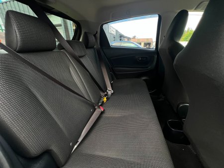 2018 Toyota Vitz - photo 10