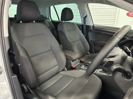 2020 Volkswagen Golf - photo 24