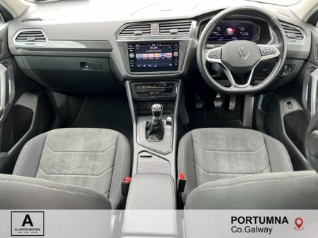 2021 Volkswagen Tiguan - photo 2