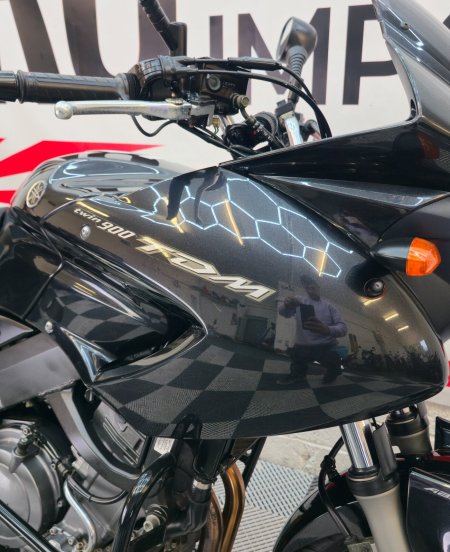 2008 YAMAHA TDM - photo 10