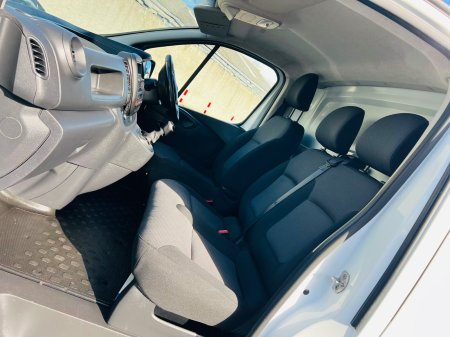 2020 Nissan NV300 - photo 11