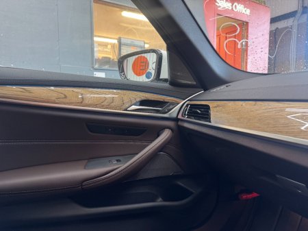 2021 BMW 5-Series - photo 18