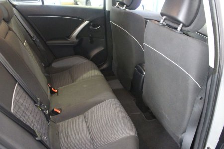 2014 Toyota Avensis - photo 21