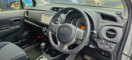 2014 Toyota Vitz - photo 11