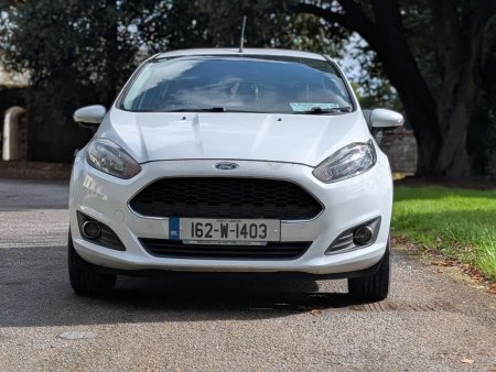 2016 Ford Fiesta - photo 2