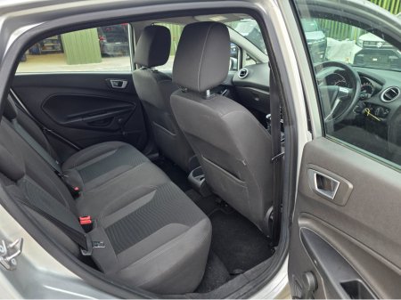 2016 Ford Fiesta - photo 5