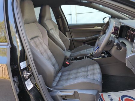 2025 Volkswagen Golf - photo 20