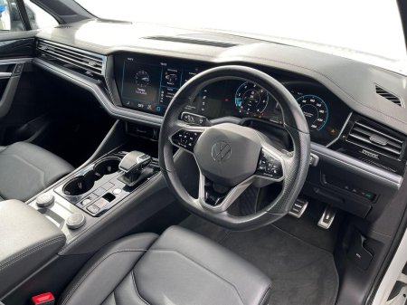 2024 Volkswagen Touareg - photo 6