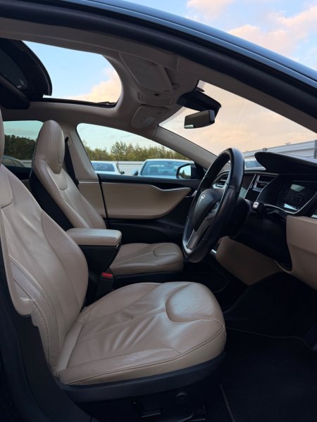 2015 Tesla Model S - photo 30