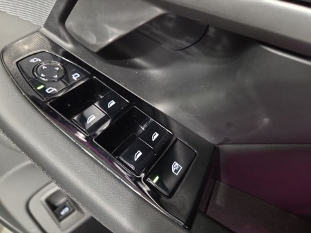 2025 BMW 5-Series - photo 23