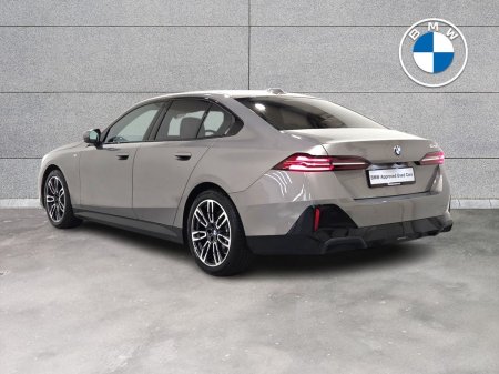 2024 BMW 5-Series - photo 2