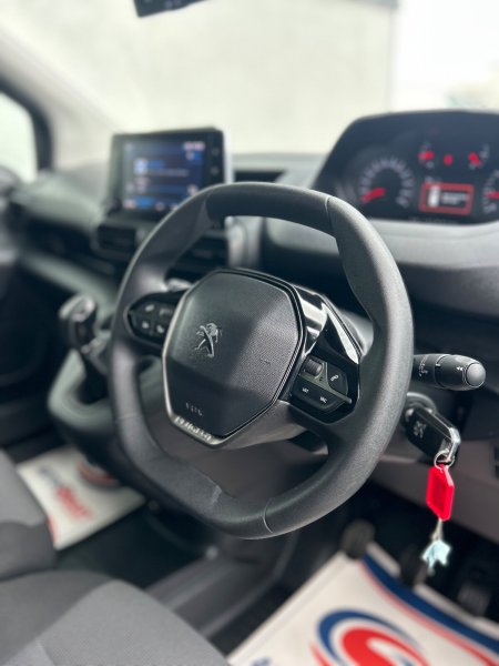 2020 Peugeot Partner - photo 8