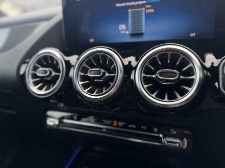2025 Mercedes-Benz GLA - photo 18