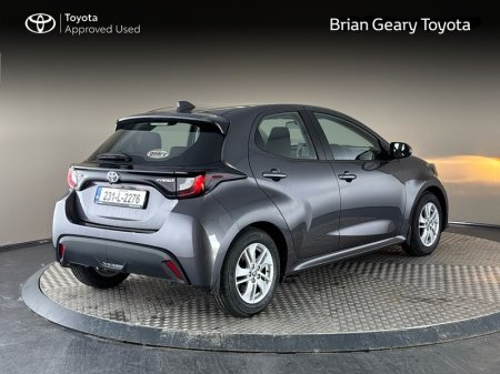 2023 Toyota Yaris - photo 2