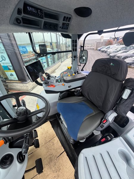 0 New Holland T7.225 - photo 5