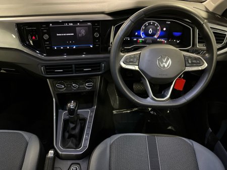2024 Volkswagen Polo - photo 2