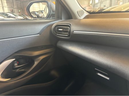 2025 Toyota Yaris Cross - photo 13