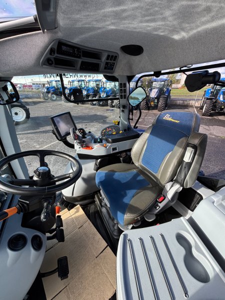 0 New Holland T7.225 - photo 5