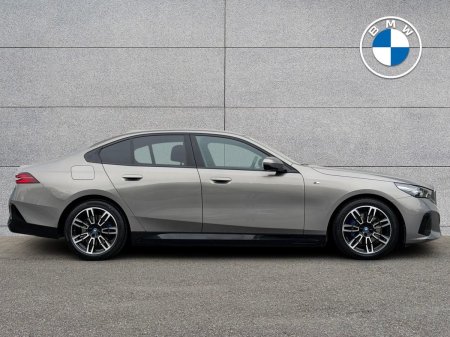 2024 BMW 5-Series - photo 3