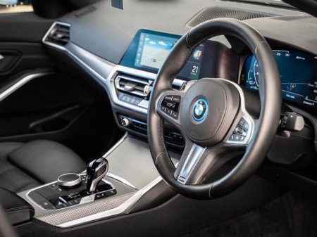 2022 BMW 3-Series - photo 9