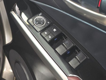 2019 Lexus IS - photo 17