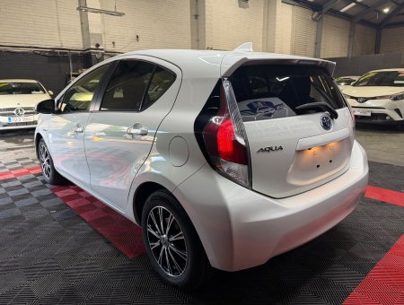 2015 Toyota Aqua - photo 14