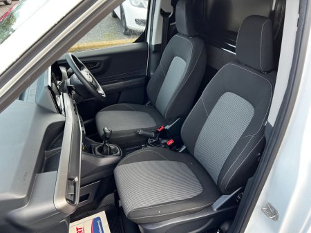 2024 Ford Transit Courier - photo 11
